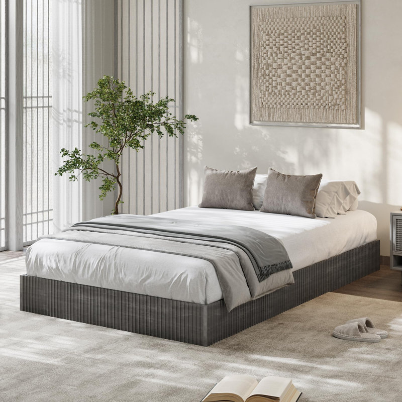 Structure de lit, structure de lit plateforme moderne en bois cannelé, conception à profil bas sans tête de lit, plateforme de matelas encastrée, support de lattes en bois silencieux pour la chambre à coucher