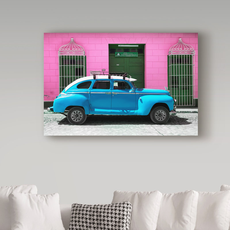 «Skyblue Vintage Car» par Cosey, reproduction de photo sur toile, H 30 po x l 47 po