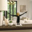 Statues décoratives audacieuses pour la décoration intérieure - Sculpture moderne avec détails géométriques dorés sur base en marbre blanc - Objets décoratifs pour décor de cuisine, de tablette ou de salon - 13 po, noir et or
