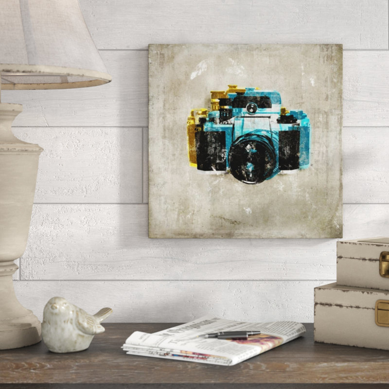 «Polarized Caméra» par Austin Beiv - impression, H 24 po x l 24 po x P 1,5 po, Plexi