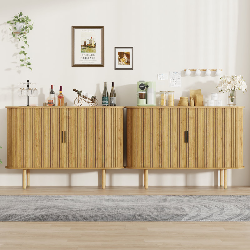 Buffet moderne cannelé 47 po - Portes coulissantes en chêne, tablettes réglables, console de rangement décorative - salon, salle à manger, entrée, cuisine