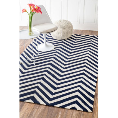 Tapis bleu marine à chevrons Wolfenbarger