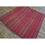 Tapis carré Kilim turc décoratif moderne à rayures roses vintage des années 1950, tissé à plat, 152 x 152 cm.