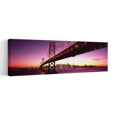 Pont sur une baie avec l'horizon de la ville en arrière-plan, pont de la baie, baie de San Francisco, San Francisco, Californie, États-Unis