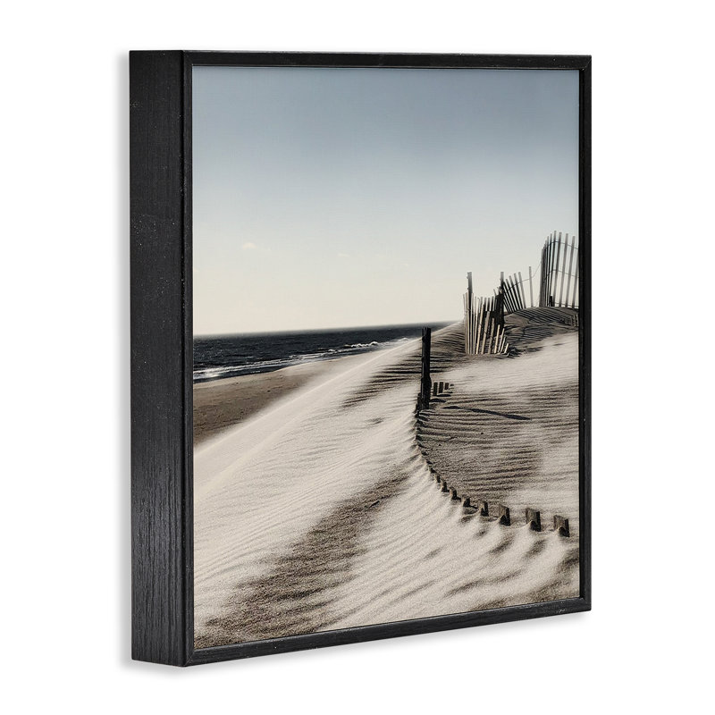 «Rippled Beach Fence», estampe numérique encadrée par Noah Bay, Giclée encadrée noir minuit, H 12 po x l 12 po