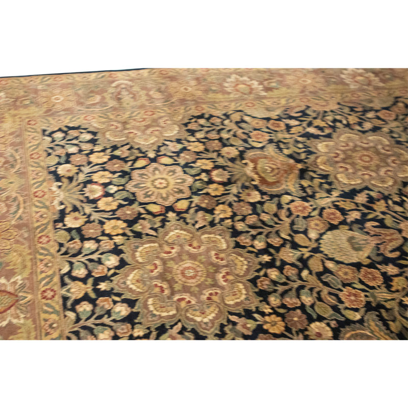 Tapis noir et rose noué à la main de haute qualité