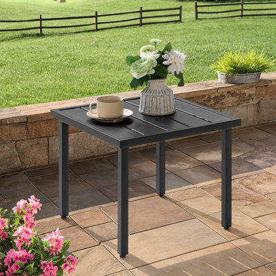 Table d'appoint carrée d'extérieur en métal avec plateau à lattes, structure thermolaquée
