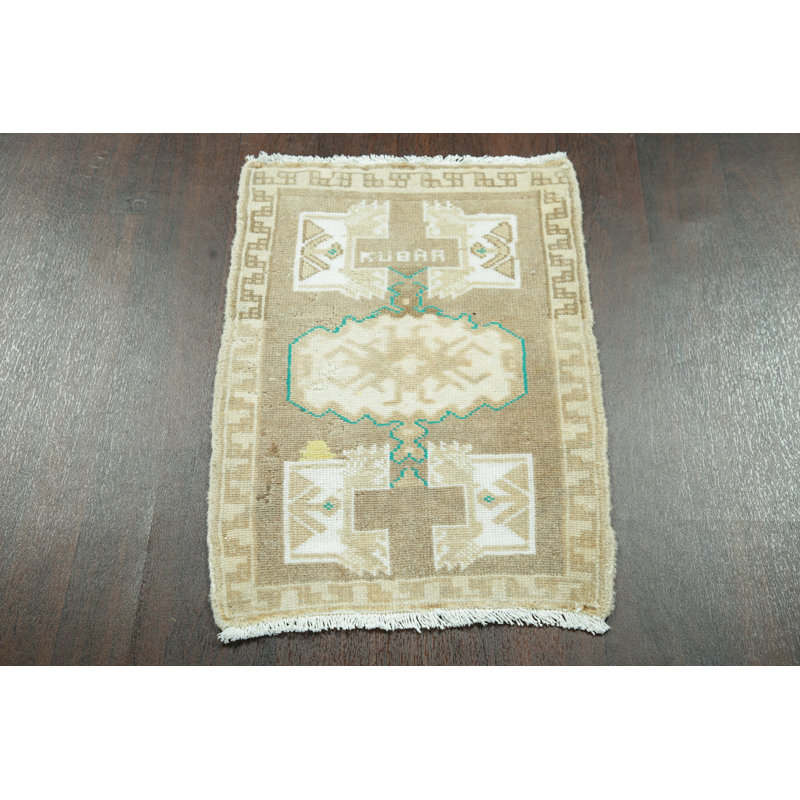 Brun clair géométrique noué à la main de forme rectangulaire 1 pi 8 po x 2 pi 6 po tapis décoratif Schoharie