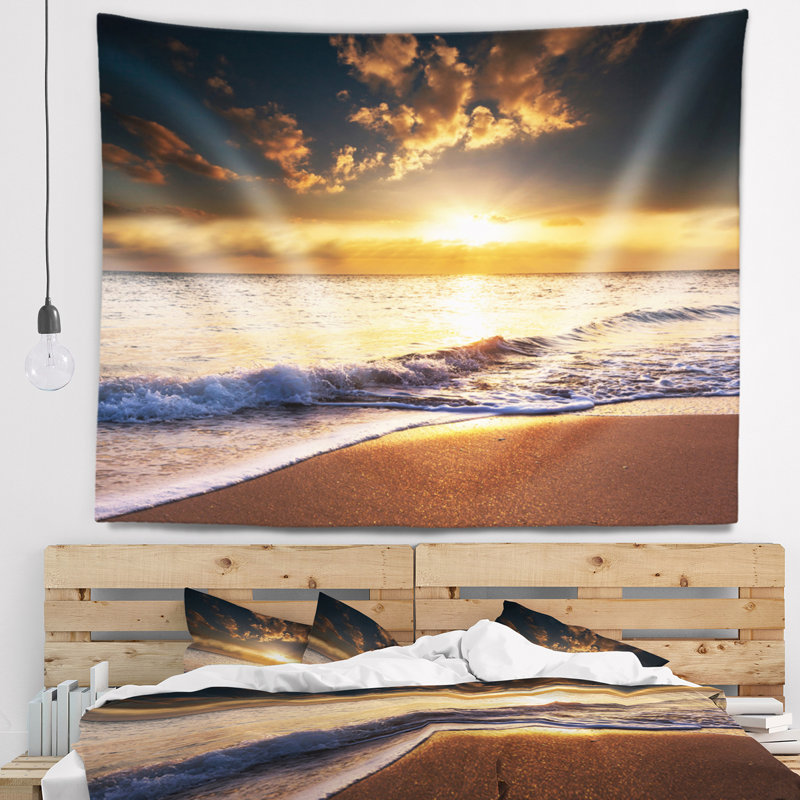 Tapisserie plage coucher de soleil sur des vagues écumantes, H 32 po x l 39 po