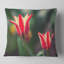 Grandes tulipes sur fond vert - coussin à imprimé floral-29488221-29488224