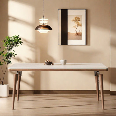 Petite table de salle à manger de couleur noyer