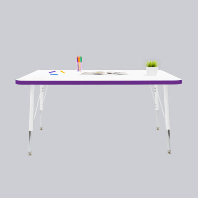Table rectangulaire d'activités thermofusionnées avec pieds réglables et pivotants standard