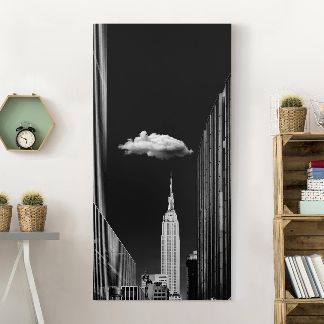 Leinwandbild New York mit einzelner Wolke