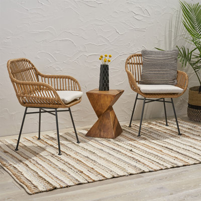Chaises en faux rotin avec coussins Rodney (ensemble de 2)