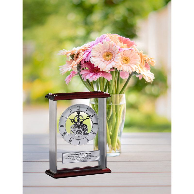 Horloge gravée avec plaque porte-nom et porte-carte de visite, Oui
