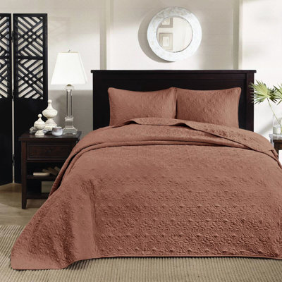 Couvre-lit réversible en argile rouge 3 pièces très grand - matelassé pour le style, rembourrage en coton prélavé confortable, comprend 2 taies décoratives, lavable surdimensionnée avec ornement délicat, confort, machine assortie