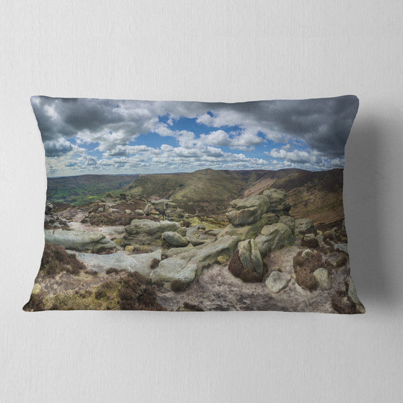 Coussin lombaire avec nuages et pierres