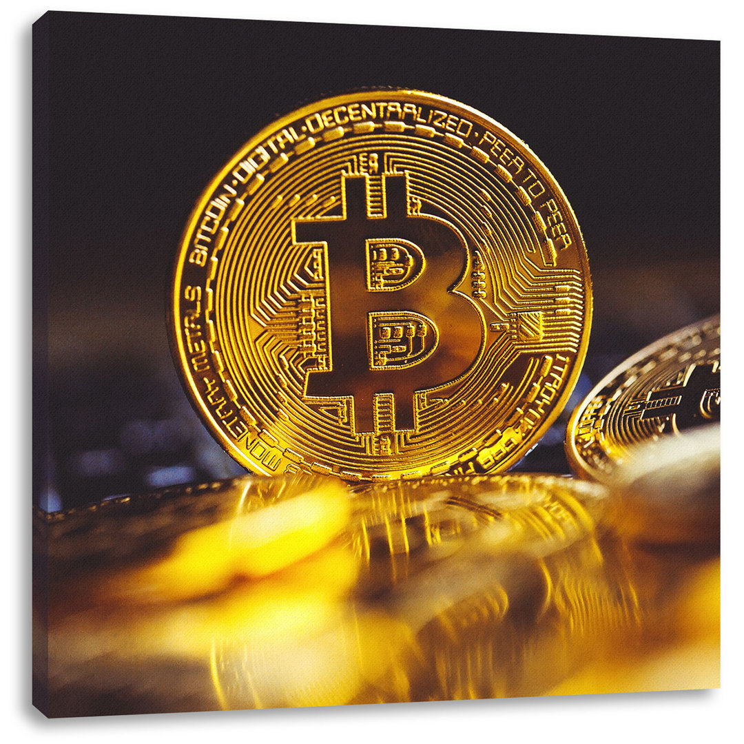 Leinwandbild Bitcoins BTC Zwischen den Coins