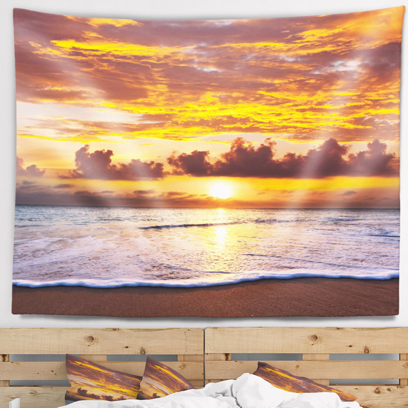 Tapisserie paysage marin de nuages jaunes au coucher du soleil, H 32 po x l 39 po