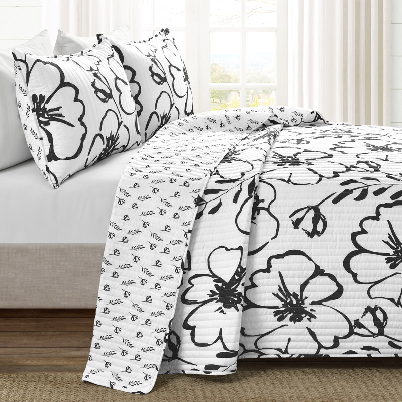 Scandinavian Reversible Floral Quilt Set, King Quilt + 2 Shams, Black/White