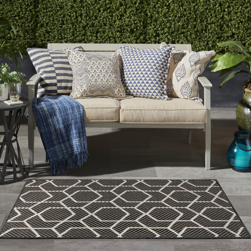 Dippold 2' x 3' Black Modern Rug, Black, Rectangle 2' x 3'
