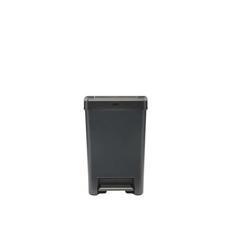 Rubbermaid 12.4 Gallon Step On Trash Can