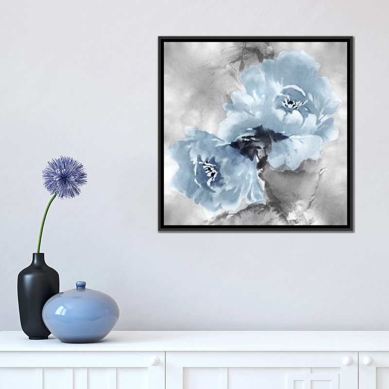 «Flower Bloom on Silver II» par Jesse Stevens, reproduction sur toile tendue sur châssis, H 18 po x l 18 po x P 1,5 po