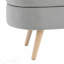 Élégant banc de rangement ovale avec pieds en bois d'hévéa pour sièges supplémentaires et tissu de rangement caché.-511003804