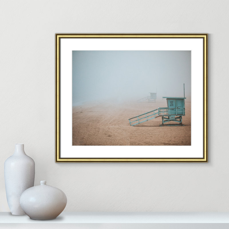 Manhattan Beach par Nathan Dumlao - reproduction d'art sur papier encadrée, H 22,75 po x l 26,75 po x P 0,88 po, Or