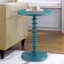 Table d'appoint ronde en bois bleu sarcelle, support de piédestal tourné, conception intemporelle, différentes pièces, espaces restreints, finition pour boissons, piédestal simple, ajoute du style, espace de vie principal, espace efficace, petits espaces-1625050290-1635975498