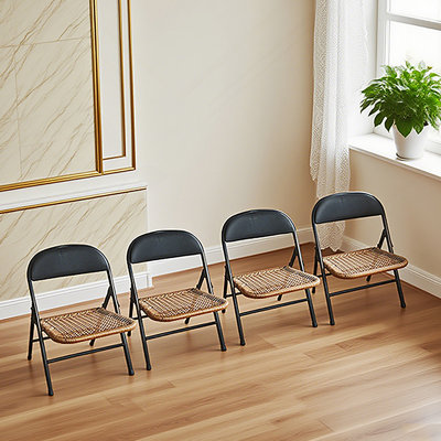 Ensemble de 4 chaises en rotin