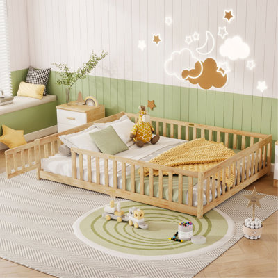 Lit de plancher avec clôture et porte, lit de plancher en bois d'hévéa avec barrières de sécurité