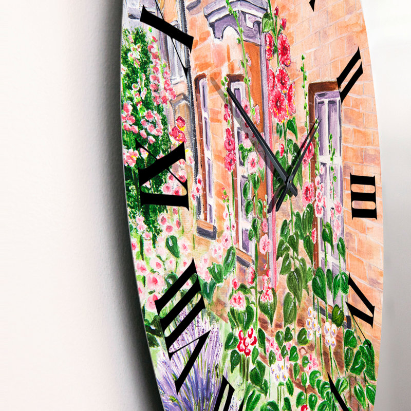 Hollyhocks Growing On Facade - Horloge murale Colonial, Petit