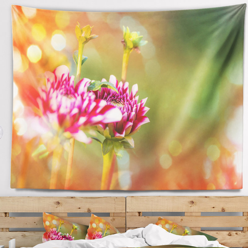 Tapisserie de fleurs roses sur fond flou, H 68 po x l 80 po