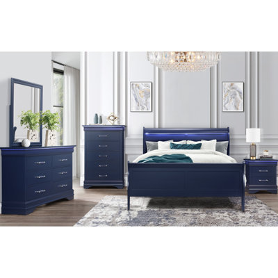 Chambre moderne bleue composée de 5 meubles avec lit queen, éclairage intégré, pieds tournés et bois massif. Tiroirs spacieux, meubles et concept de design.