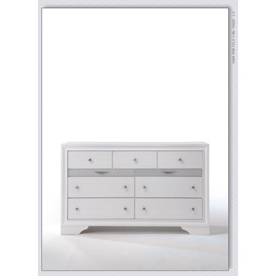 Commode à finition blanche Naima avec plusieurs tailles de tiroirs et un design élégant pour les chambres à coucher modernes
