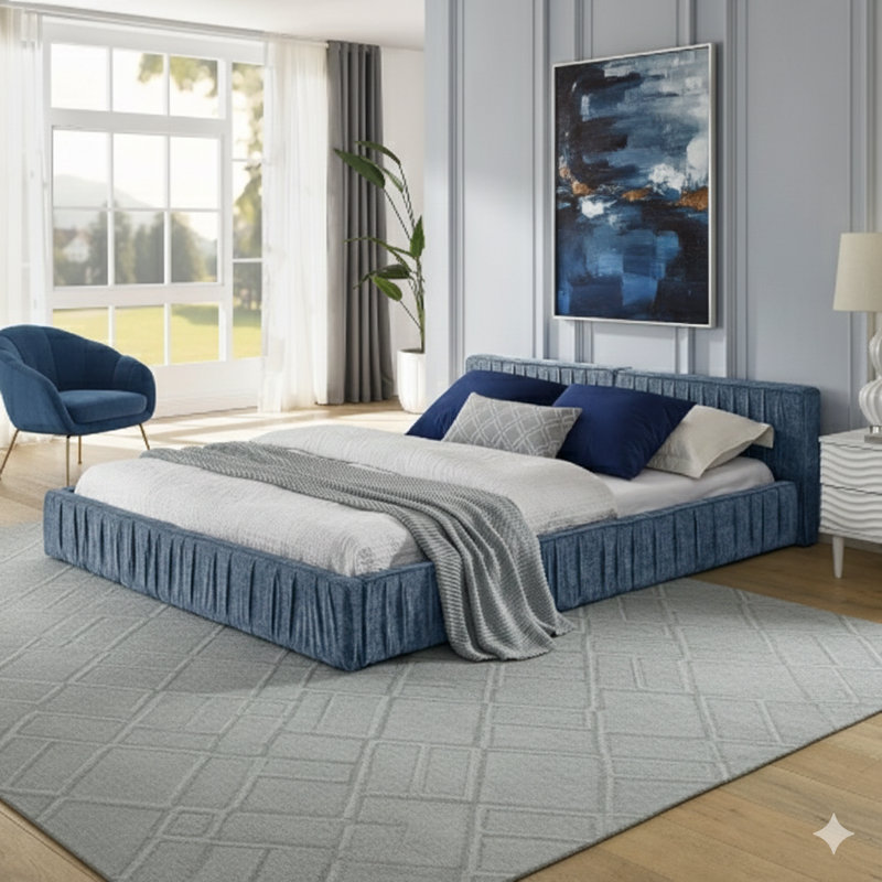 Grand cadre de lit tapissier en chenille avec un motif plissé. Un grand lit plateforme avec une tête de lit et une structure solide. Ne nécessite pas de sommier. Finition bleue. Dimensions: L 88 po x l 67 po x H 23,5 po.