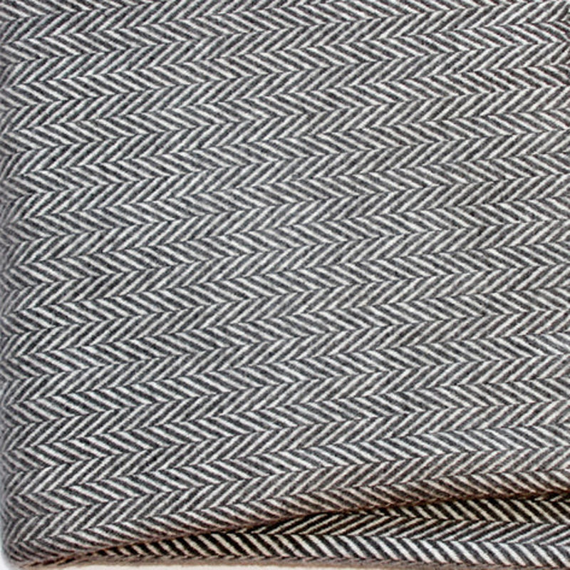  Jeté en acrylique doux à chevrons, L 55 po x l 70 po, Chevron gris foncé