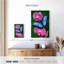 Ronce bleu Morpho sur orchidée rose-108413641