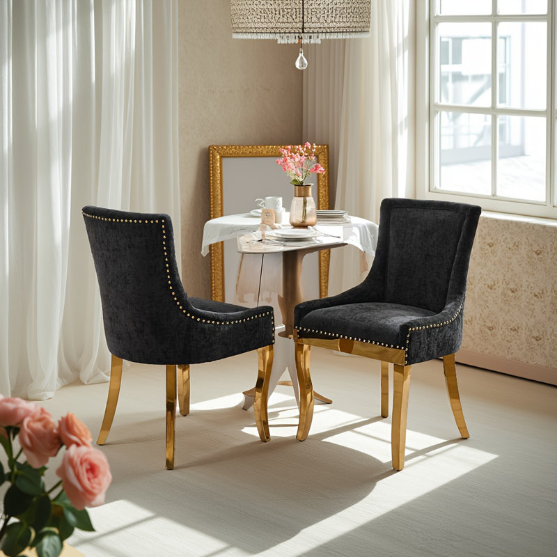 Ensemble de 2 chaises de salle à manger en chenille noire - style moderne avec pieds courbés plaqués or et garniture de rivets, sièges d'appoint rembourrés pour la salle à manger / salon (structure d'une seule pièce)