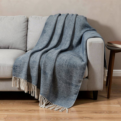 Jeté en coton à chevrons bleu marine et blanc 50 po x 60 po avec franges