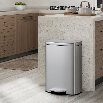 Poubelle à pédale en acier inoxydable de 13 gallons avec couvercle à fermeture en douceur et seau intérieur amovible - Poubelle de cuisine antirouille avec poignée arrière