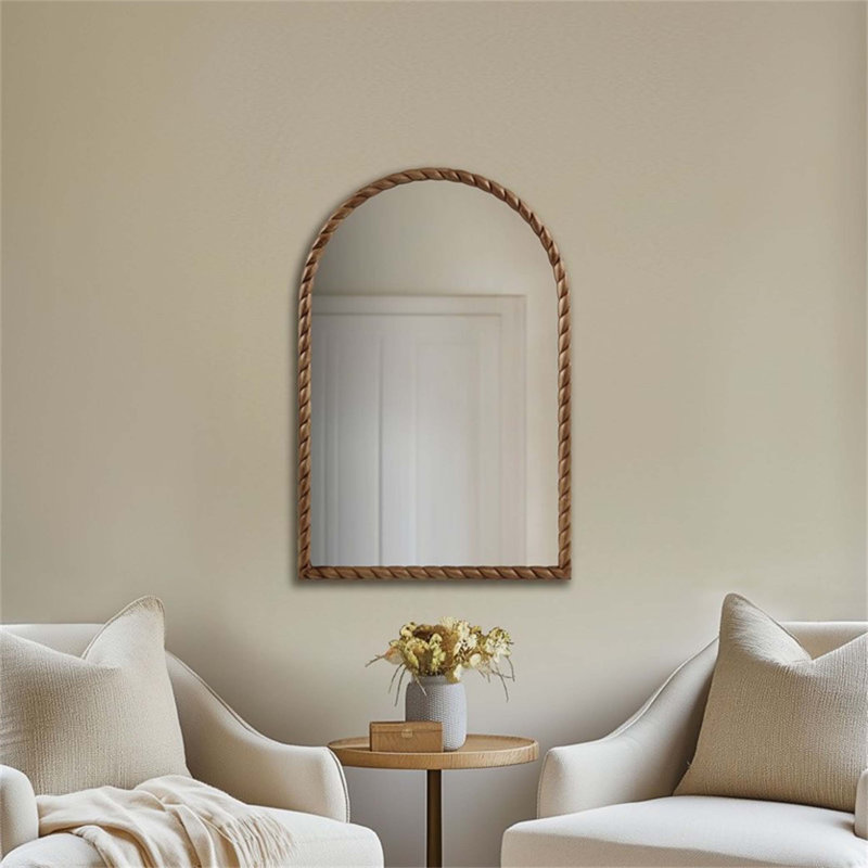 Élégant miroir mural arqué avec cadre en bois d'hévéa tressé et verre de haute qualité, parfait pour n'importe quel décor