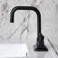 Robinet de salle de bain central à 4 trous à fixation sur comptoir à 3 trous avec poignée moletée et bonde escamotable en laiton Kingston-103801705