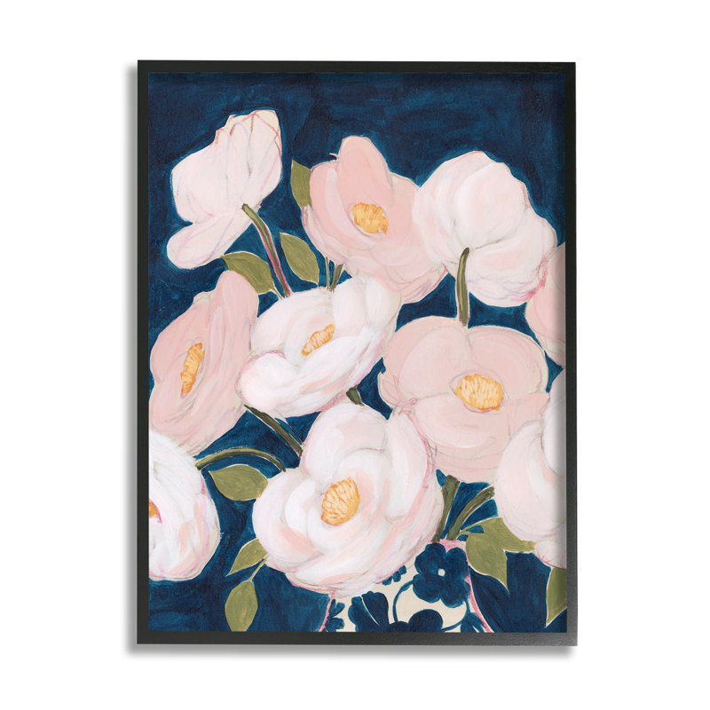 Fleurs printanières, pétales roses sur bleu profond, H 20 po x l 16 po, Giclée encadrée noir minuit