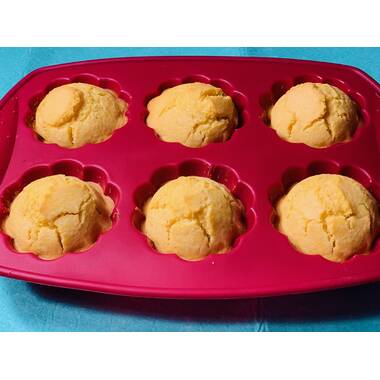 Twin Towers Trading 6-Cup Non-Stick Cupcake Pan Twin Towers Trading
