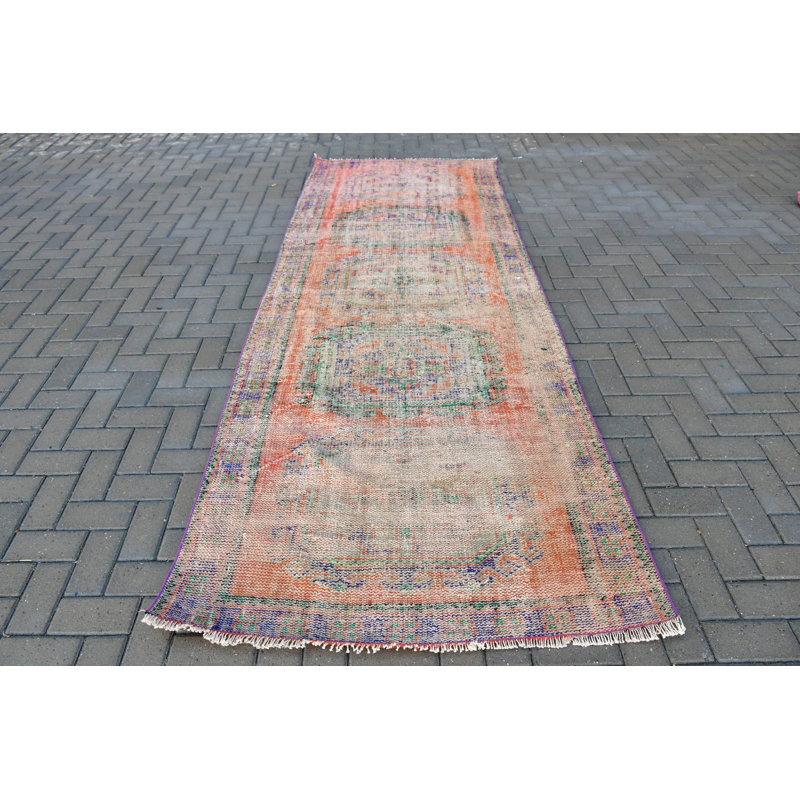 Tapis de couloir turc vintage fait à la main dans des tons orange et verts, parfait pour décorer un couloir bohémien