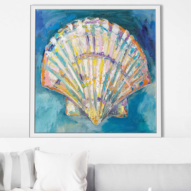 «Scallop Shell Crop (Square)» par Jeanette Vertentes, Cadre flottant blanc, H 27,5 po x l 27,5 po x P 2 po
