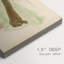 Femme lisant un livre sur toile tendue par Leo Geyger-497172173