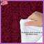 Édredon rouge orné de damas-128734049